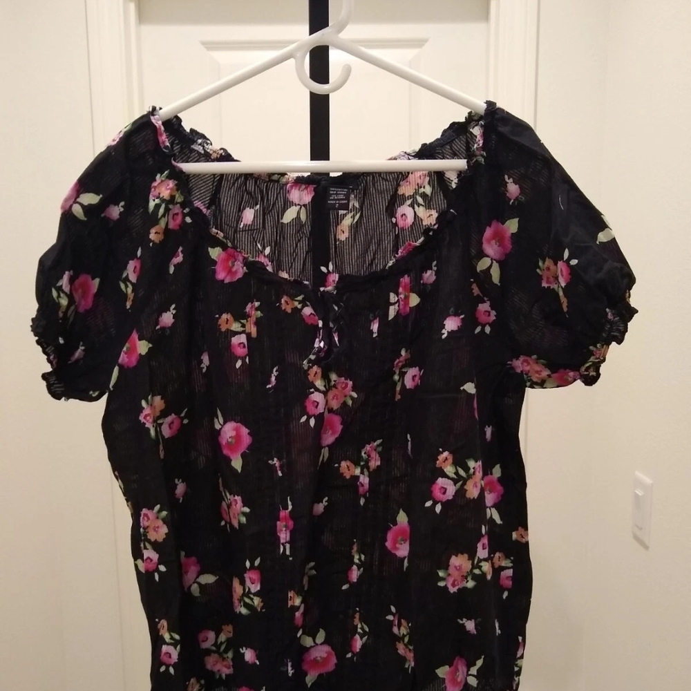 Torrid 2 PLUS TOP SEMI SHEER Floral Black Blouse